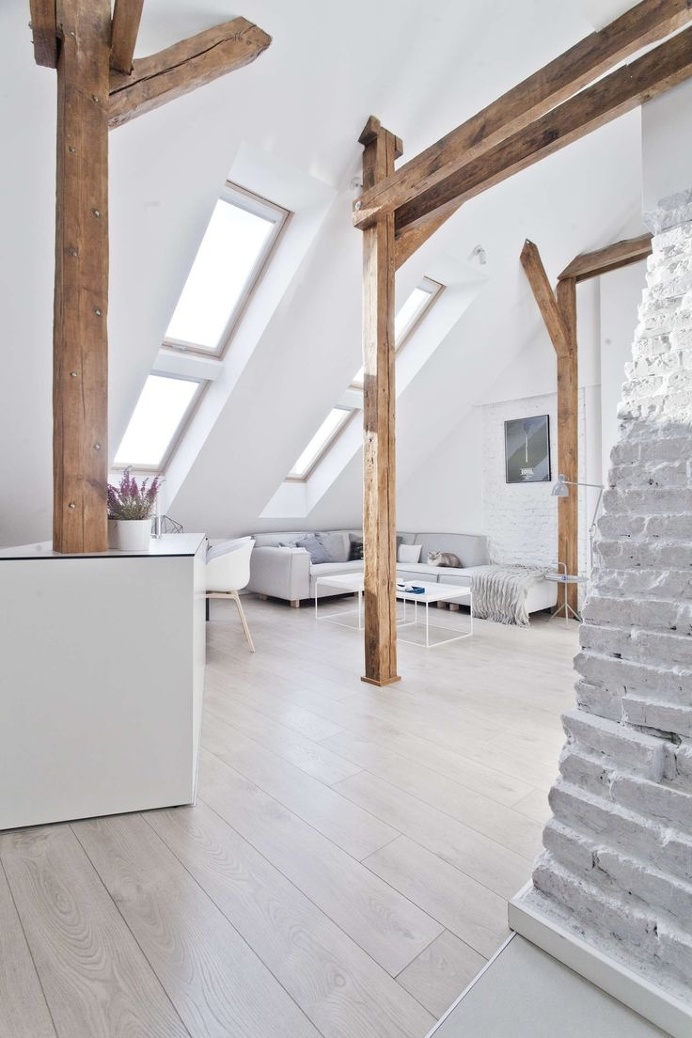 White attic living space by Superpozycja architekci. #attic #livingroom #superpozycjaarchitekci