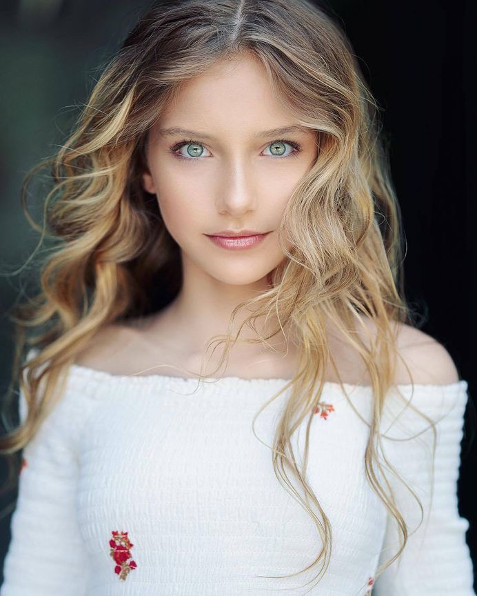 Alexandra Lenarchyk by Sagaj in New York