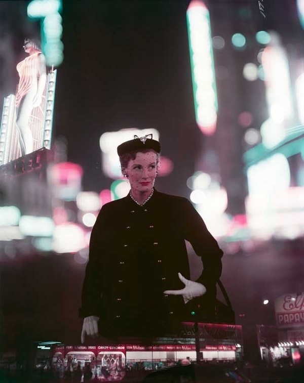 Norman Parkinson - Wenda Parkinson, Times Square - Photos - Photohab - Photographer's Portfolios #fashion #photography #inspiration
