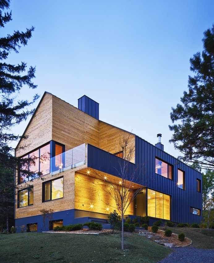 Reinterpretation of a Traditional Barn: Malbaie VIII Residence in Canada #architecture
