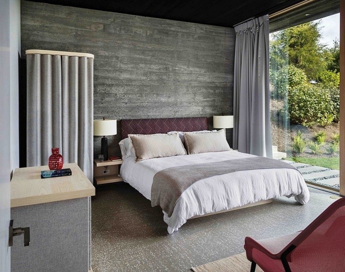 Chilmark House 8