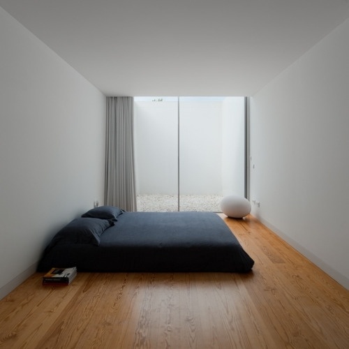 tumblr_lj8r4lGMCf1qg8ng8o1_500.jpg (500×500) #bed #interior #minimal #home