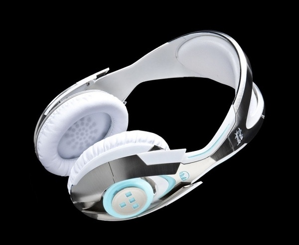 tron-headphones.jpg 1,000×820 pixels #daft #punk #headphones #tron