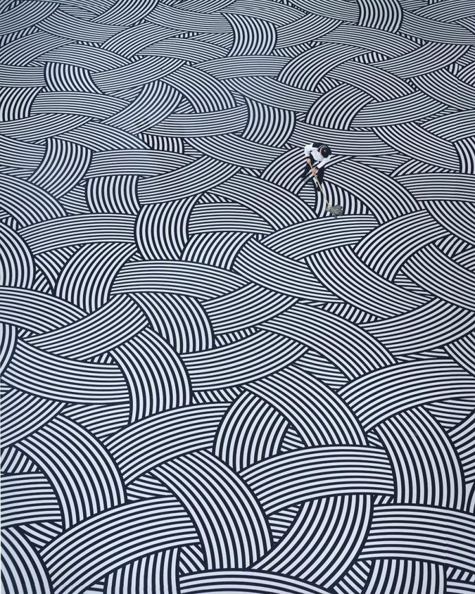 Creative, Colorful and Minimalist Photos of Hong Kong Architecture by Chak Kit