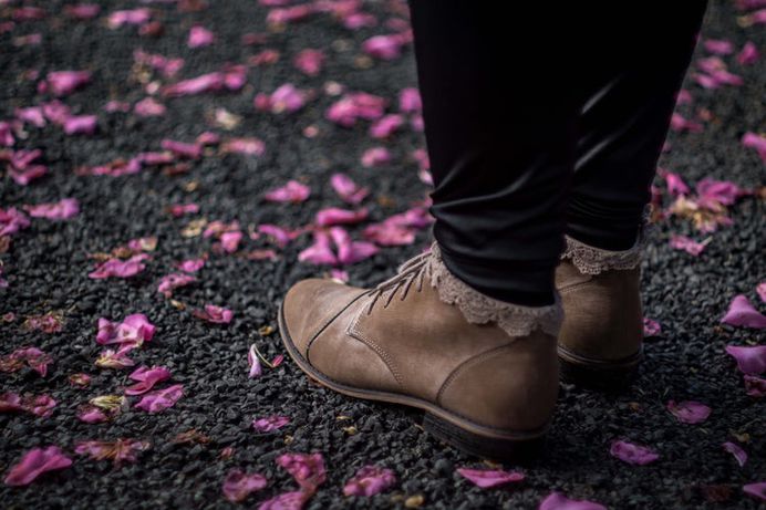 Woman with a small bouquet photo by Ivan Jevtic (@ivanjevtic) on Unsplash