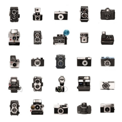 Untitled / rougerouge picture on VisualizeUs #white #design #cameras #black #hasselblad #photography #vintage #and #rolleiflex
