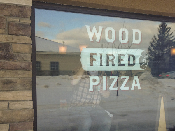 Boomer Pizza on Behance #interior3