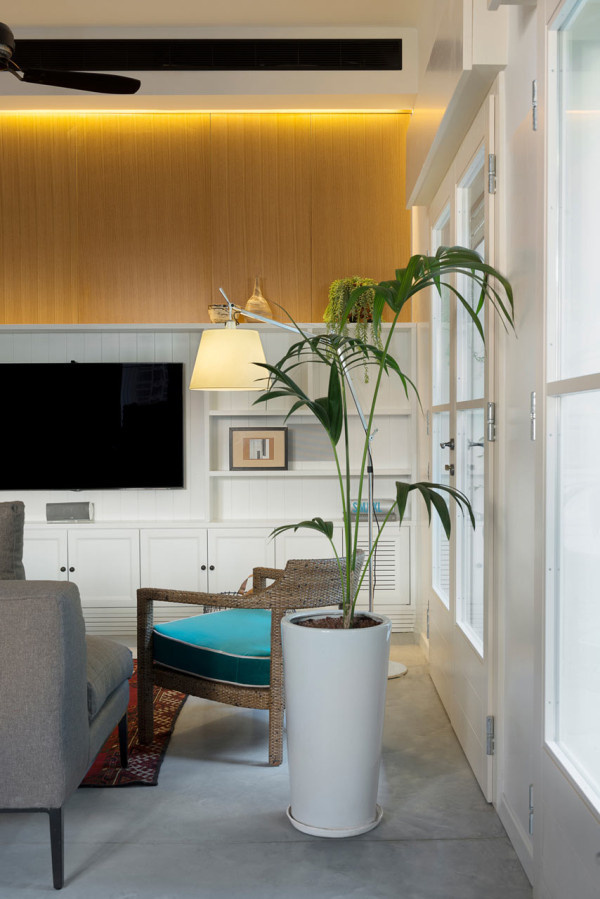 A BAUHAUS APARTMENT IN TEL AVIV GETS RENOVATED