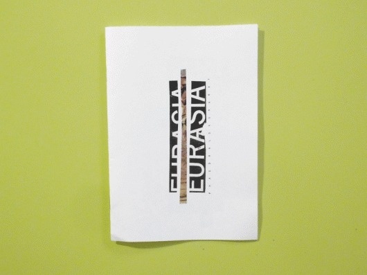 tumblr_lw2bl9uRs11qb2500o1_1280.gif 800×600 pixels #med #zine #small #book #publication #mixed #collage