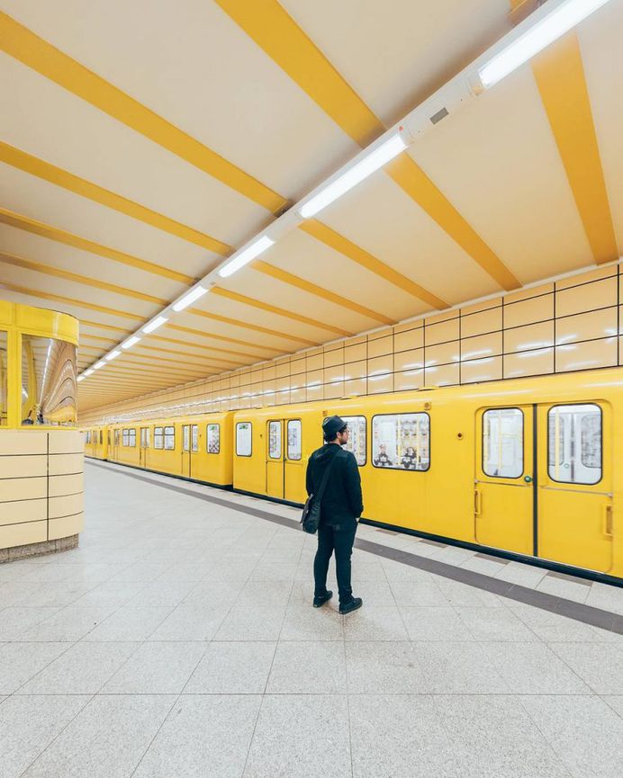 Stunning Colorful and Minimalist Urban Photography by Jorge Alva