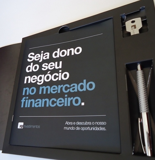 Flavio Barros | Designer Gráfico #direta #design #book #drive #pen #mala