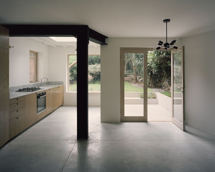 Leaning Yucca House | Leibal