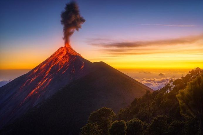 Luis Solano Pochet Captures Amazing Photos of Volcán de Fuego
