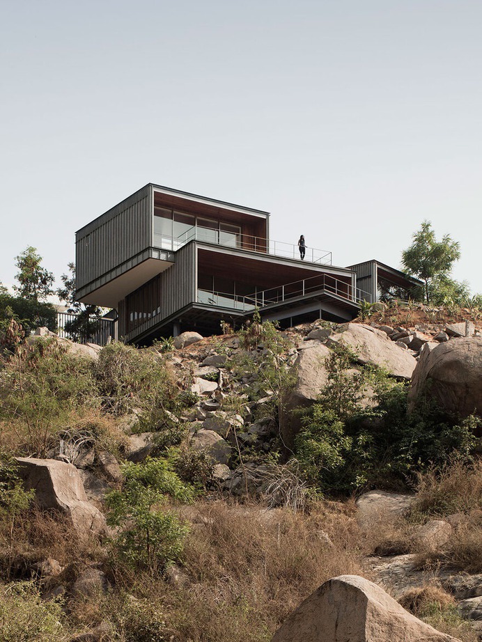 This Private Lake Retreat Offers a Weekend Respite from Urban Life