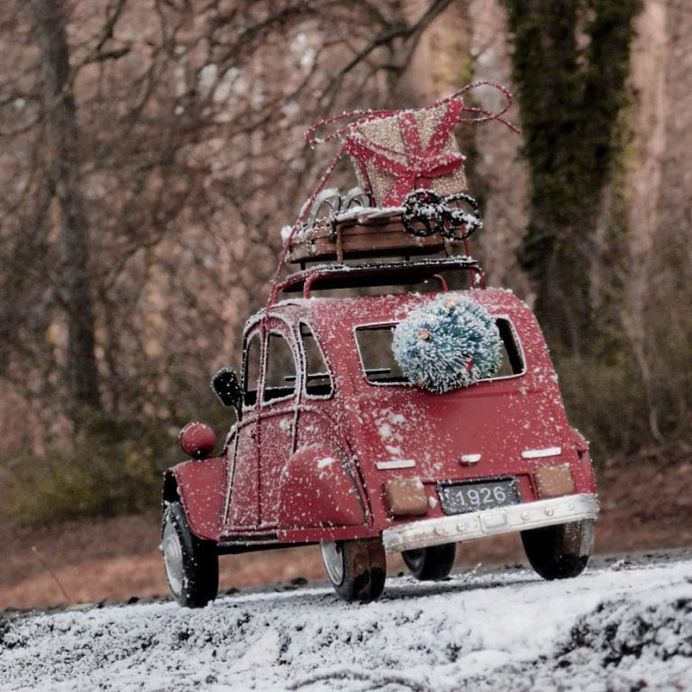 Amazing Miniature Scenes With Toy Cars by Nihan Tezer