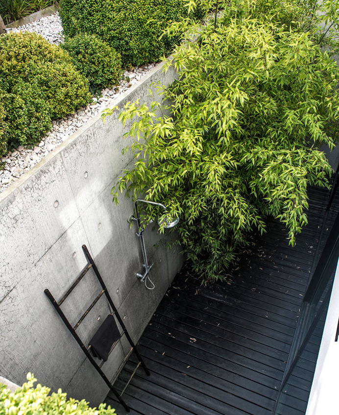Modern Bathroom Decor with Live Plants - #bath, #interior, #decor, #plants, #greenery