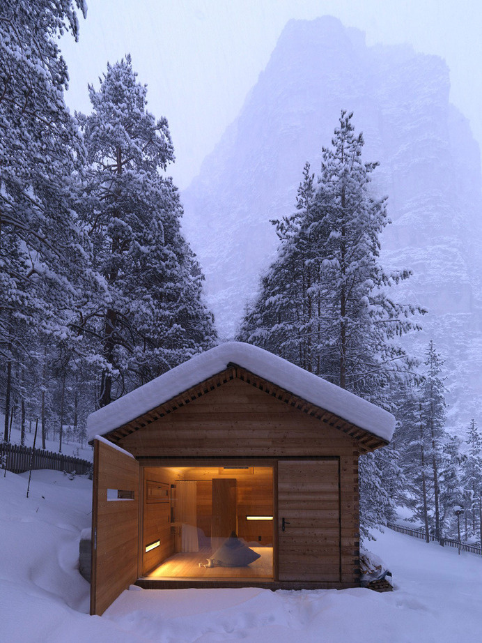 cozy-mountain-cabin-can-open-to-elements-1a.jpg #bedroom #architecture #cabin #light #windows