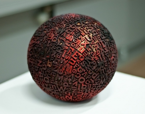 LE CONTAINER #red #ball #black #printing #sphere #type