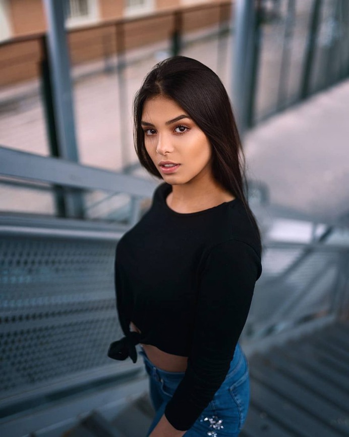 Gorgeous Female Portrait Photography by Luis Glz Uli
