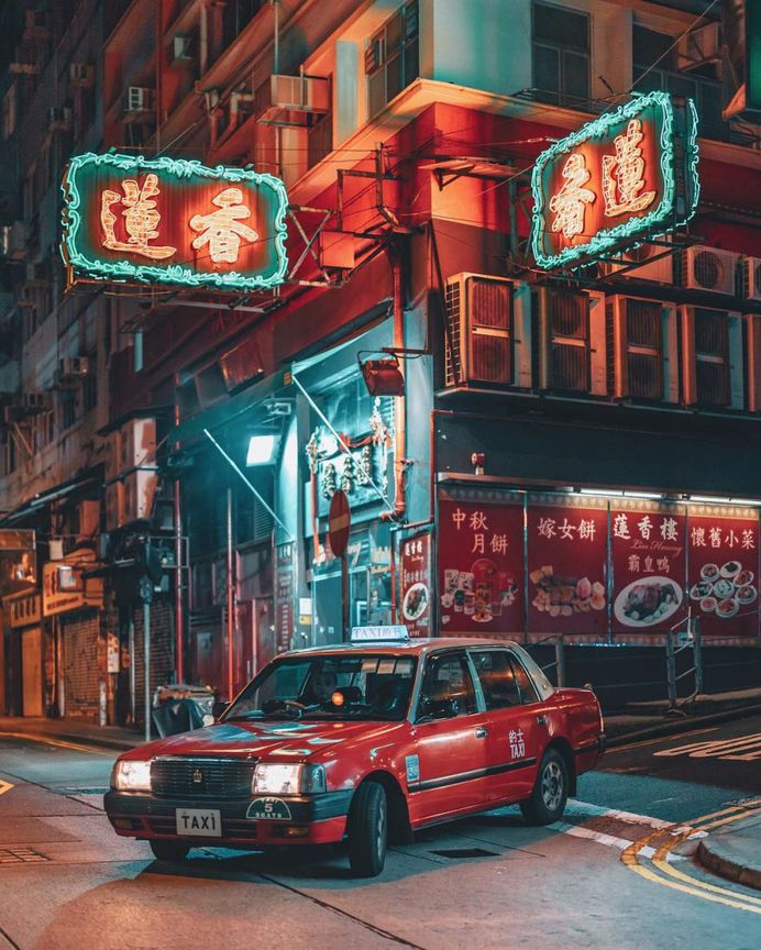 Striking Street Photos of Hong Kong by Donald Chan