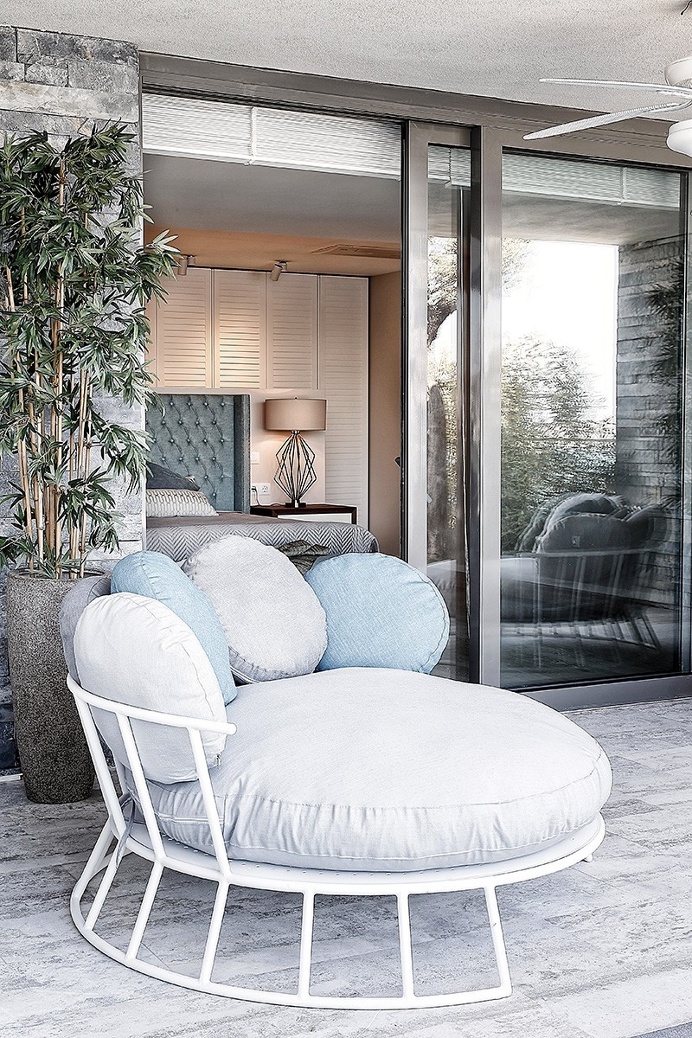 MC House / Escape From Sofa