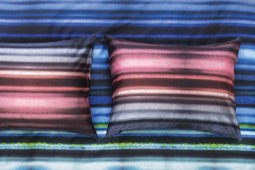 Laura Knoops — Graphic Design, Textile & Video ZigZagZurich #bedding #knoops #pattern #zigzag #video #textile #bed #linen #zurich #pixels #kinetic