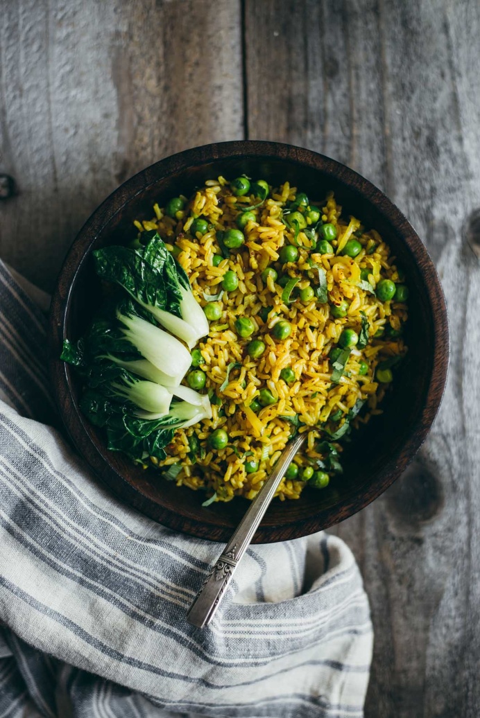 Burmese Fried Rice - a quick and healthy vegan fried rice with shallots, peas, and turmeric!
