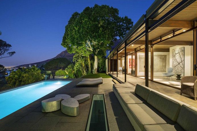 Cape Town House Encapsulating Panoramic City and Harbour Views