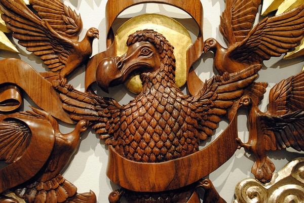 Opening Night: Laurel Roth's "Flight of the Dodo" at Gallery Wendi Norris | Hi Fructose Magazine #carving #bird #wood #dodo #ribbon