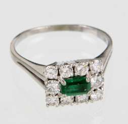 Emerald Ring with diamonds - white gold 750