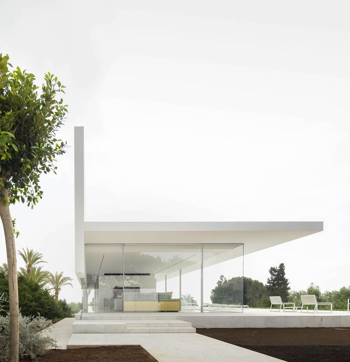 Hofmann House by Fran Silvestre Arquitectos