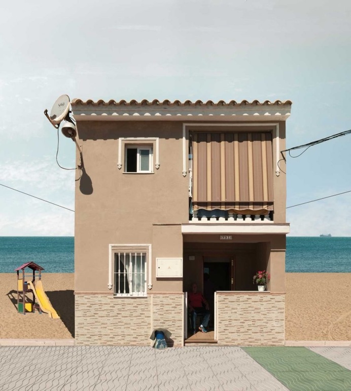 Paracosmic Houses: Stunning Manipulations by Katharina Fitz