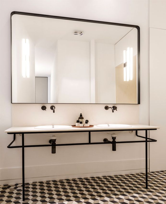 Ventura Estudio Creates Elegant Showroom-Home in a Historic Building - InteriorZine