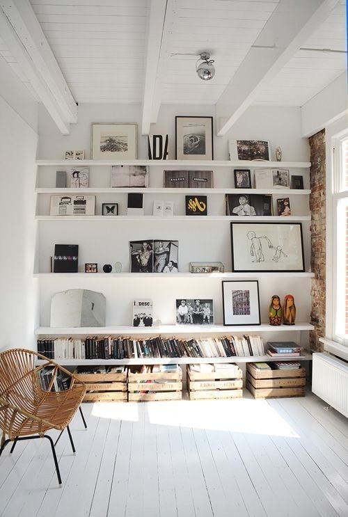 batixa: (via Algunas casas bellas | Kireei, cosas bellas) #interior #frames #wall #white