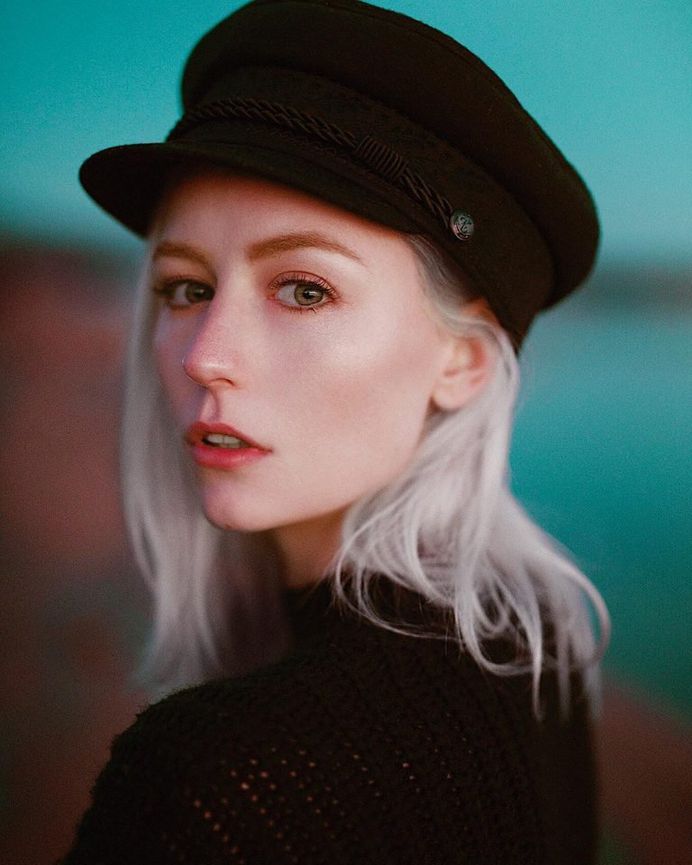 Gorgeous Natural Light Women Portrait Photography by Abel Lares