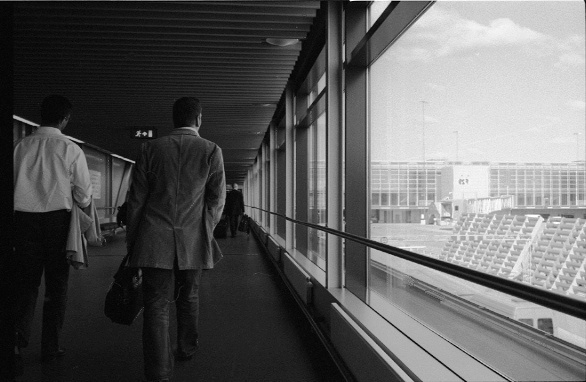 Photo by Per Forsberg #forsberg #bw #suite #per #airport
