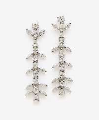 A PAIR OF STUD PIN HANGER DECORATED WITH VARIOUS DIAMOND SHAPES