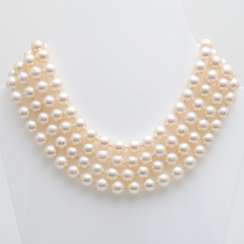 Necklace made of cultured pearls