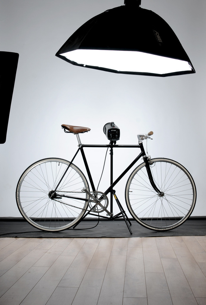 bicycle #interior #atelier #bicycle #fixed #nest #in #matej #office #black #the #kukucka #kitchen #brooks