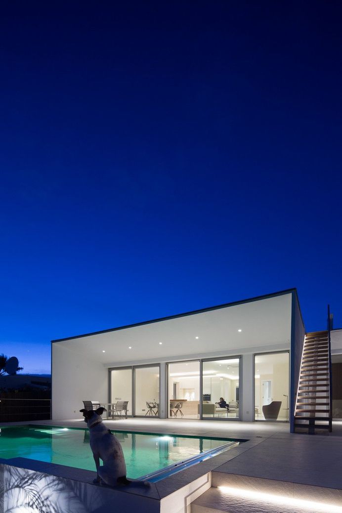 Minimalist Contemporary House Designed To Be a Peaceful Retreat 16