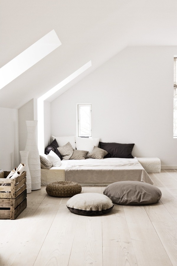emmas designblogg #interior #sofa #design #decor #pillows #bed #deco #decoration