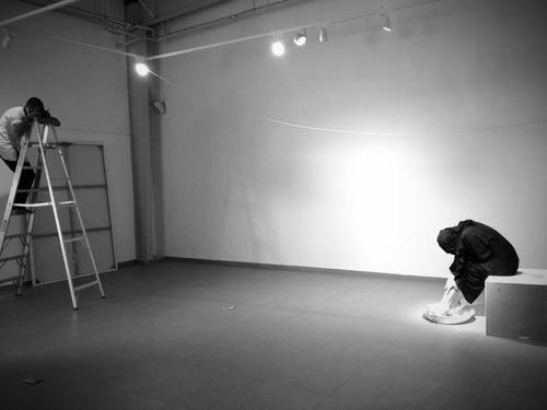 www.walidalwawi.com #dubai #gallery #white #woman #minimalism #black #contemporary #minimal #art #and