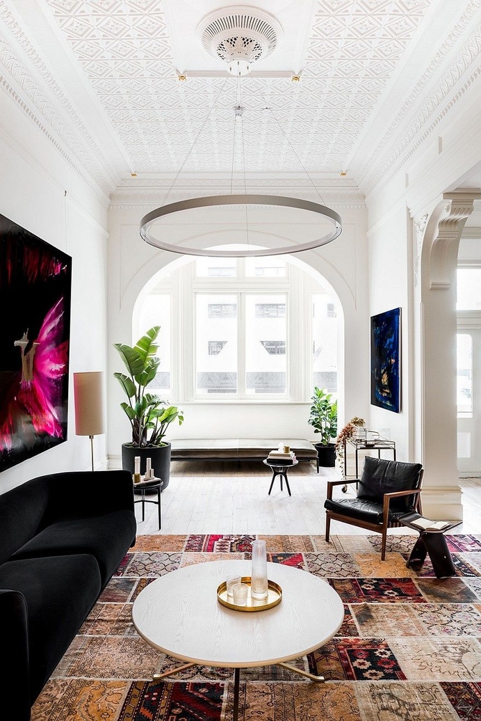 Contemporary Workplace with a Distinctive Hotel-Like Aesthetic 1