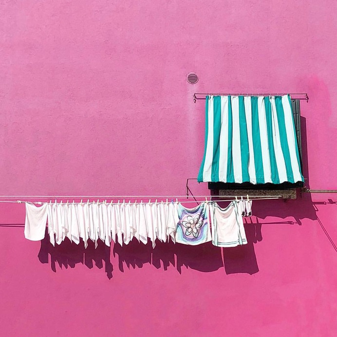 Minimalist and Colorful iPhone Street Photography by Luisa Berger