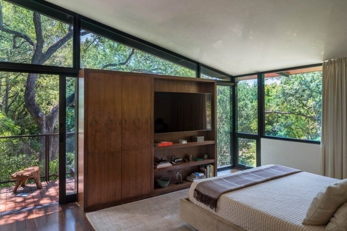 A San Antonio Retreat Designed as a Peaceful Escape from the Busy City 8