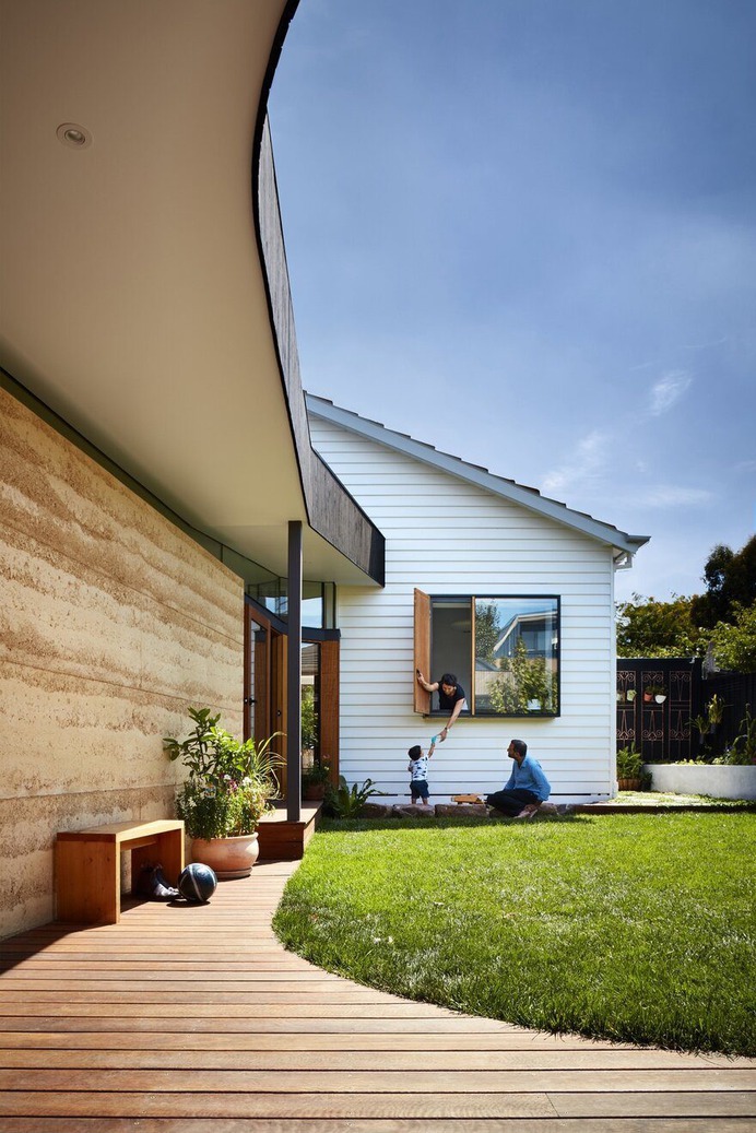 Rammed Earth Extension to a Californian Bungalow