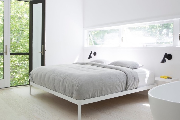 Contemporary bedroom. Red Dirt Rd House by Amee Allsop. © Glen Allsop. #contemporary #bedroom #woodenfloor