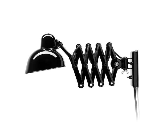 Kaiser Idell, 6718-W by Christian Dell for Republic of Fritz Hansen. #kaiseridell #christiandell #republicoffritzhansen #walllamp #scissorla