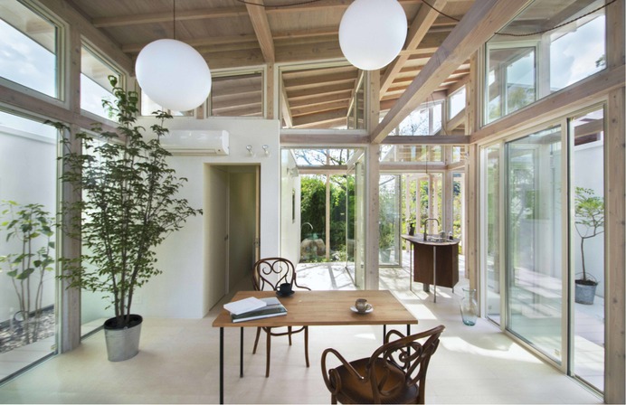 House in the Hedge by Studio Velocity