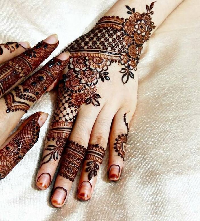 rose-pakistani-mehandi-design